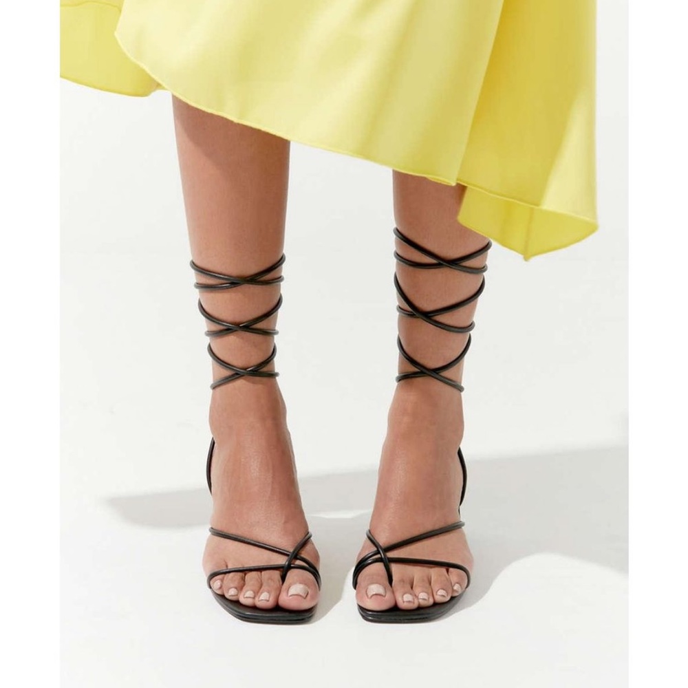 Urban Outfitters Alexa Strappy Sandal Size 7
